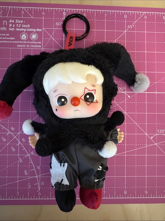 POP MART Accessories - Hacipupu Doll Plush Keychain - Black, White, Red